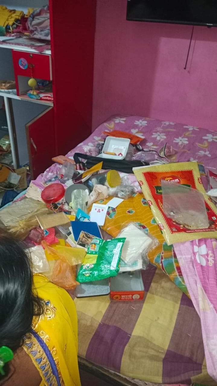 Gaya News : बंद घर से लाखों के गहने व 55 हजार नकद चोरी
