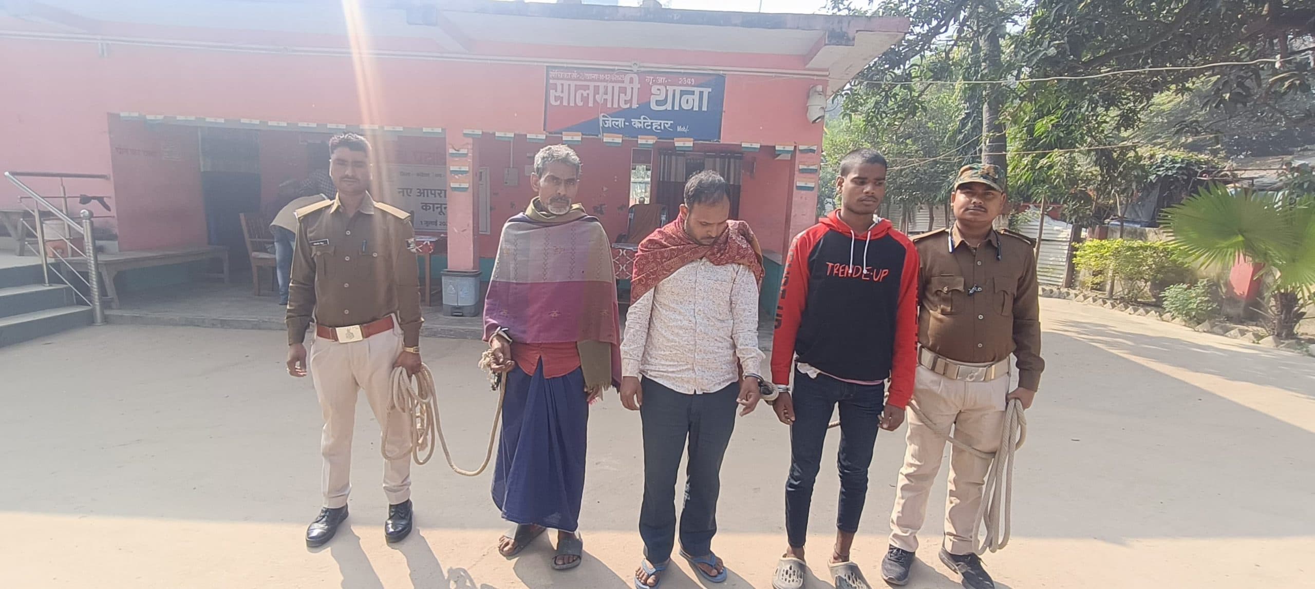 सालमारी पुलिस ने दो वारंटी को न्यायिक हिरासत में भेजा