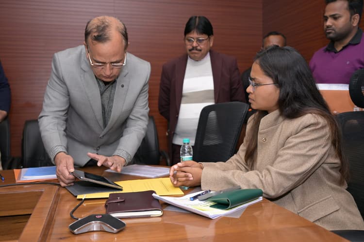 Political news : कार्य संस्कृति में बदलाव लायें अधिकारी : कृषि मंत्री