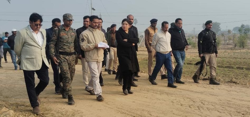 केवीके ने बनाया  पुआल को महिलाओं के आर्थिक समृद्धि का स्रोत : डीएम