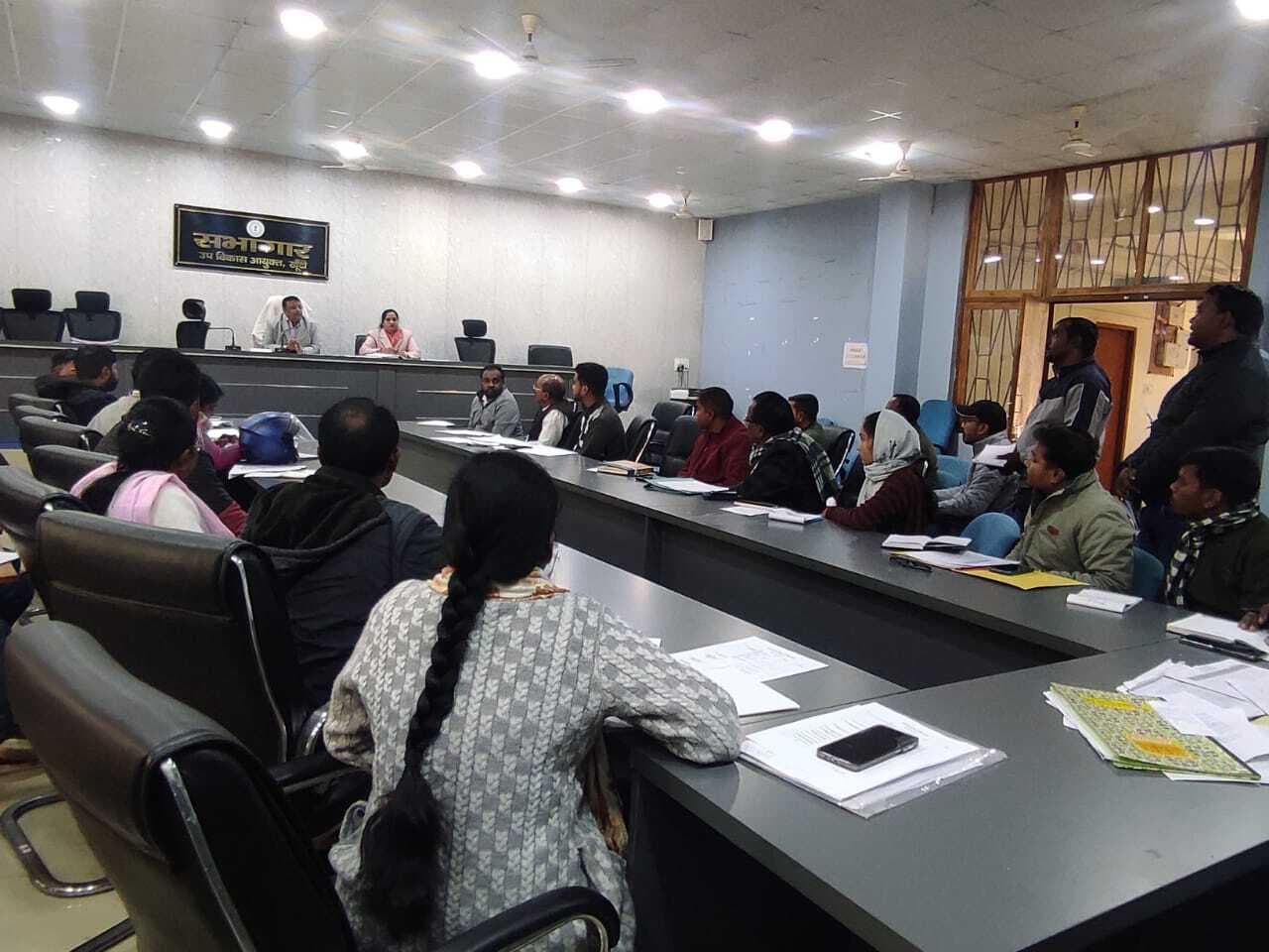 योजनाओं को समय पर और गुणवत्ता के साथ पूरा करने का निर्देश