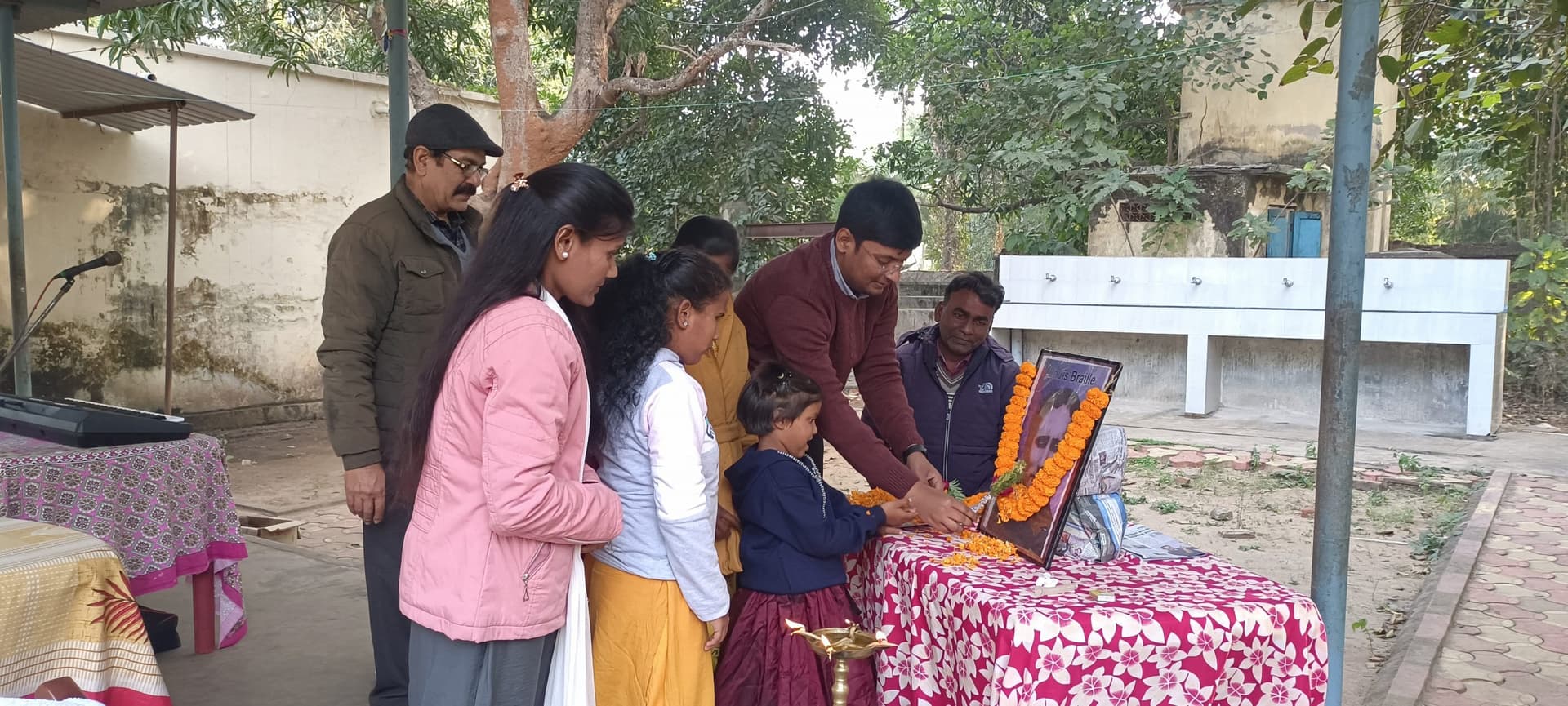 Deoghar News : लुई ब्रेल की जयंती पर दिव्यांग बच्चों के बीच हुई प्रतियोगिता, जीते पुरस्कार