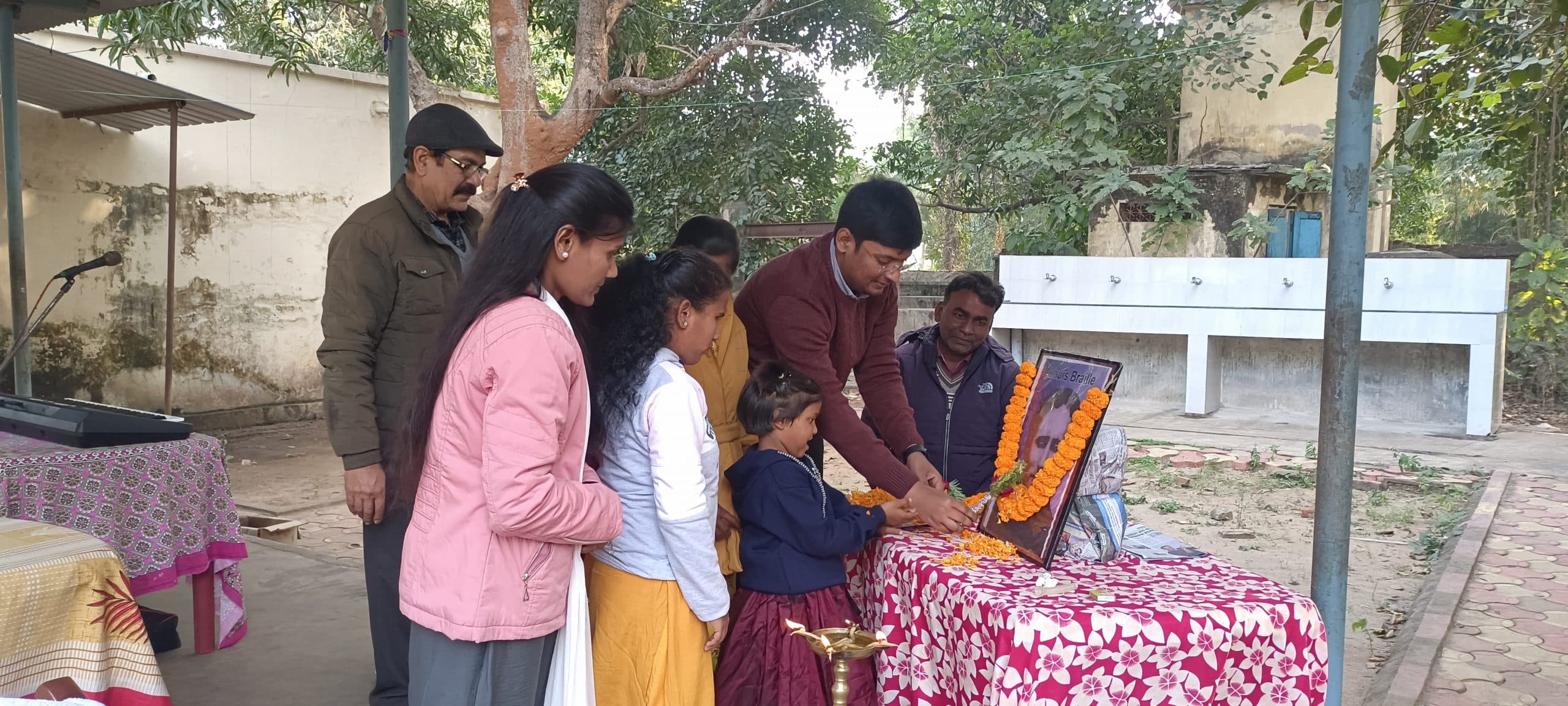 Deoghar News : लुई ब्रेल की जयंती पर दिव्यांग बच्चों के बीच हुई प्रतियोगिता, जीते पुरस्कार