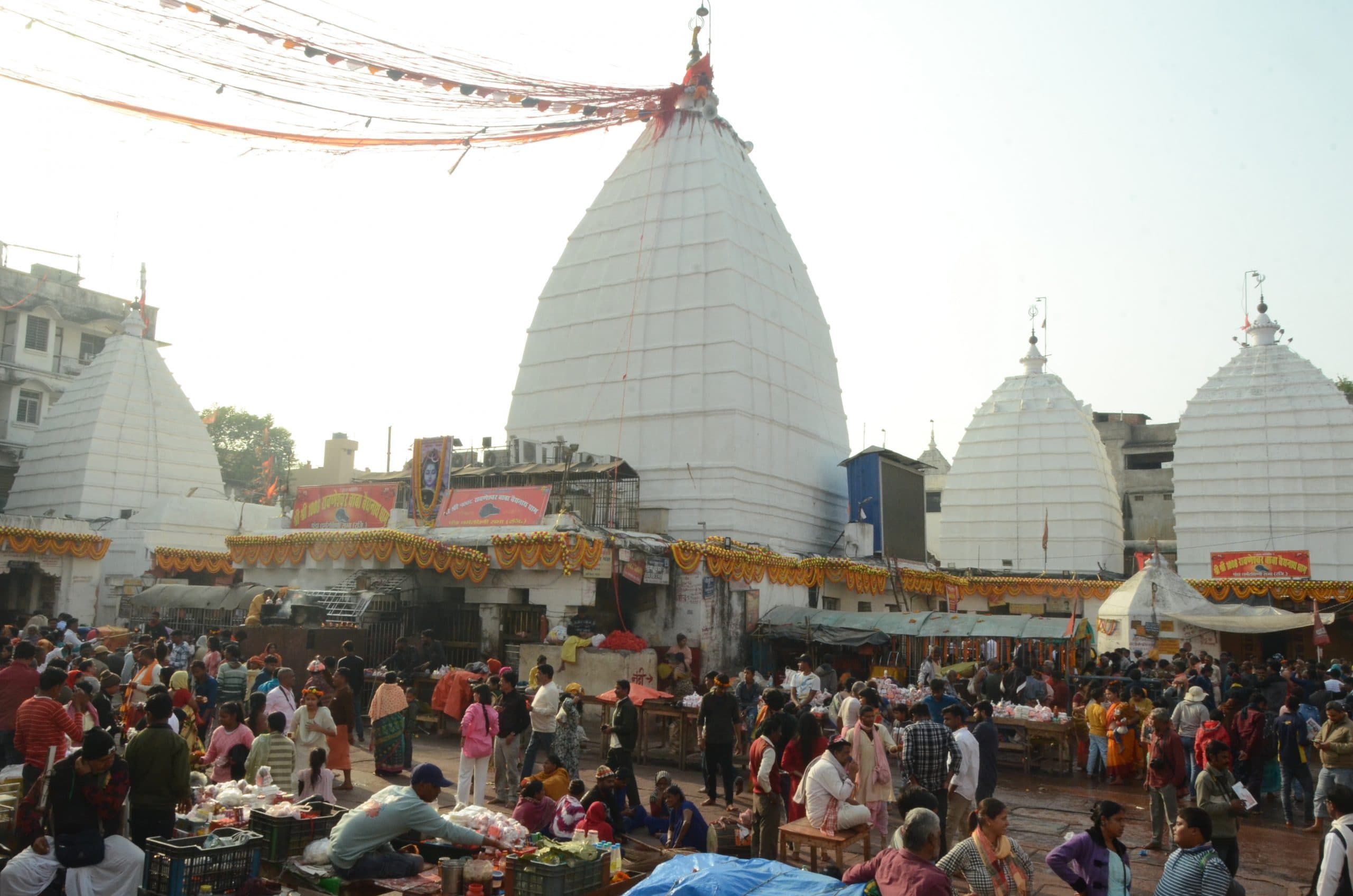 Deoghar News : बाबा मंदिर में 35 हजार श्रद्धालुओं ने किये जलार्पण