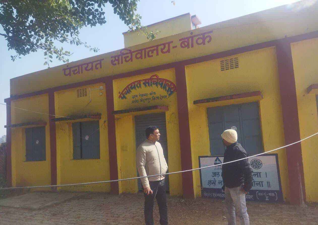 Deoghar News : पंचायत सचिवालयों में अनुपस्थित मिले आधा दर्जन कर्मी, एक दिन की कटी हाजिरी