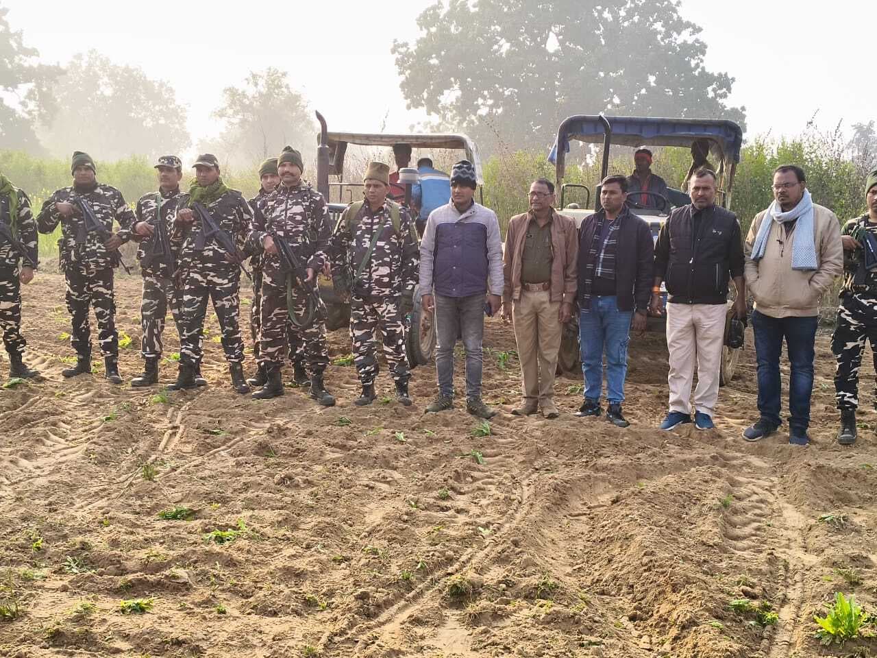 Gaya News : कुंदरी जंगल  में 1.41 एकड़ में लगी अफीम की फसल की गयी नष्ट