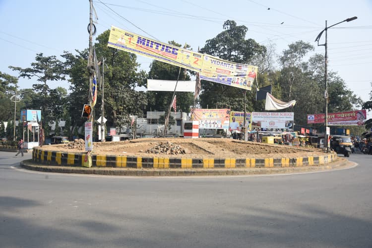 शहर के गोलचक्कर के नामकरण को लेकर राजनीति चमकाने की कोशिश, प्रशासन मौन, टाटा स्टील भी पशोपेश में