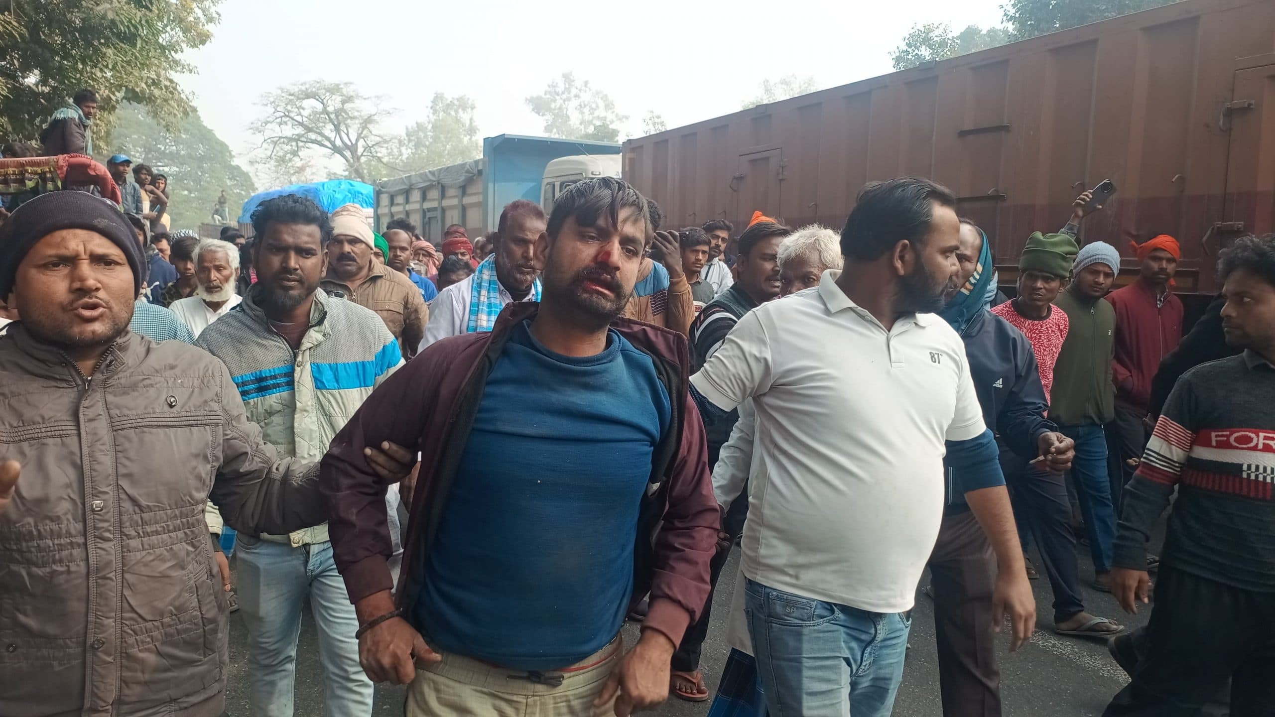 अनियंत्रित कंटेनर की चपेट में आने से आठ वर्षीय बच्चे की मौत