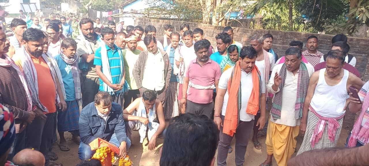 Chaibasa News : आनंदपुर इस्टेट की राजमाता का निधन. अंतिम संस्कार में उमड़ी भीड़