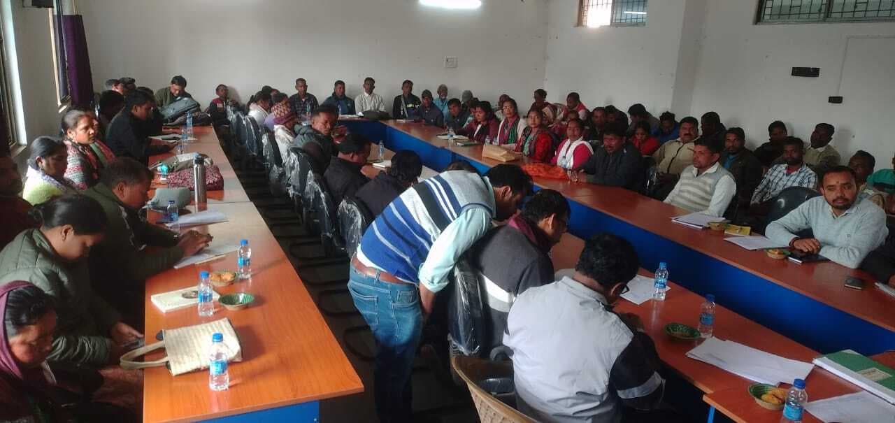 Chaibasa News : योजनाओं का लाभ लेकर उन्नत खेती करें किसान : बीएओ