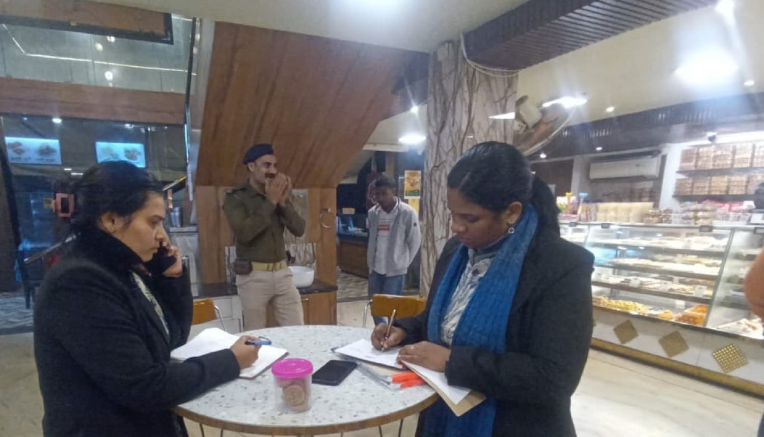 Bokaro News : सिटी सेंटर की चार मिठाई दुकानों की जांच, सैंपल किया संग्रह