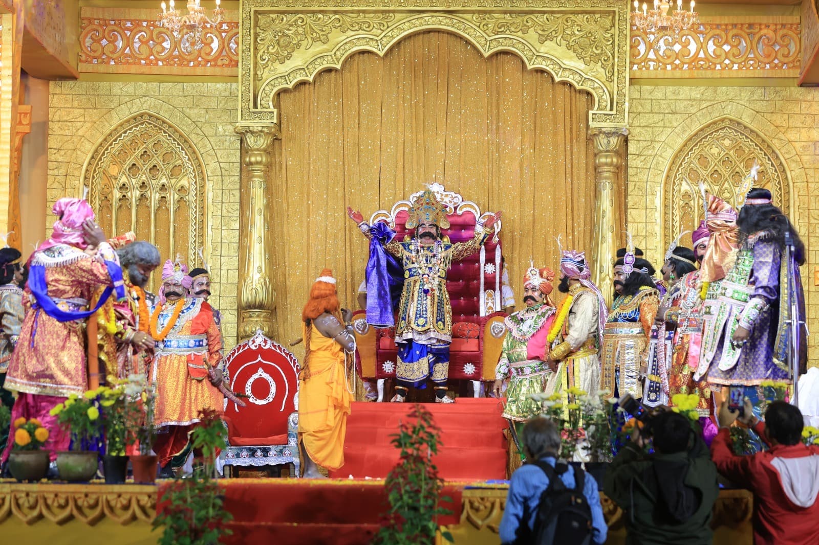 Bhubaneswar News: बरगढ़ धनुयात्रा में उग्रसेन का शासन, देवकी-वासुदेव विवाह की प्रस्तुति देख दर्शक मुग्ध