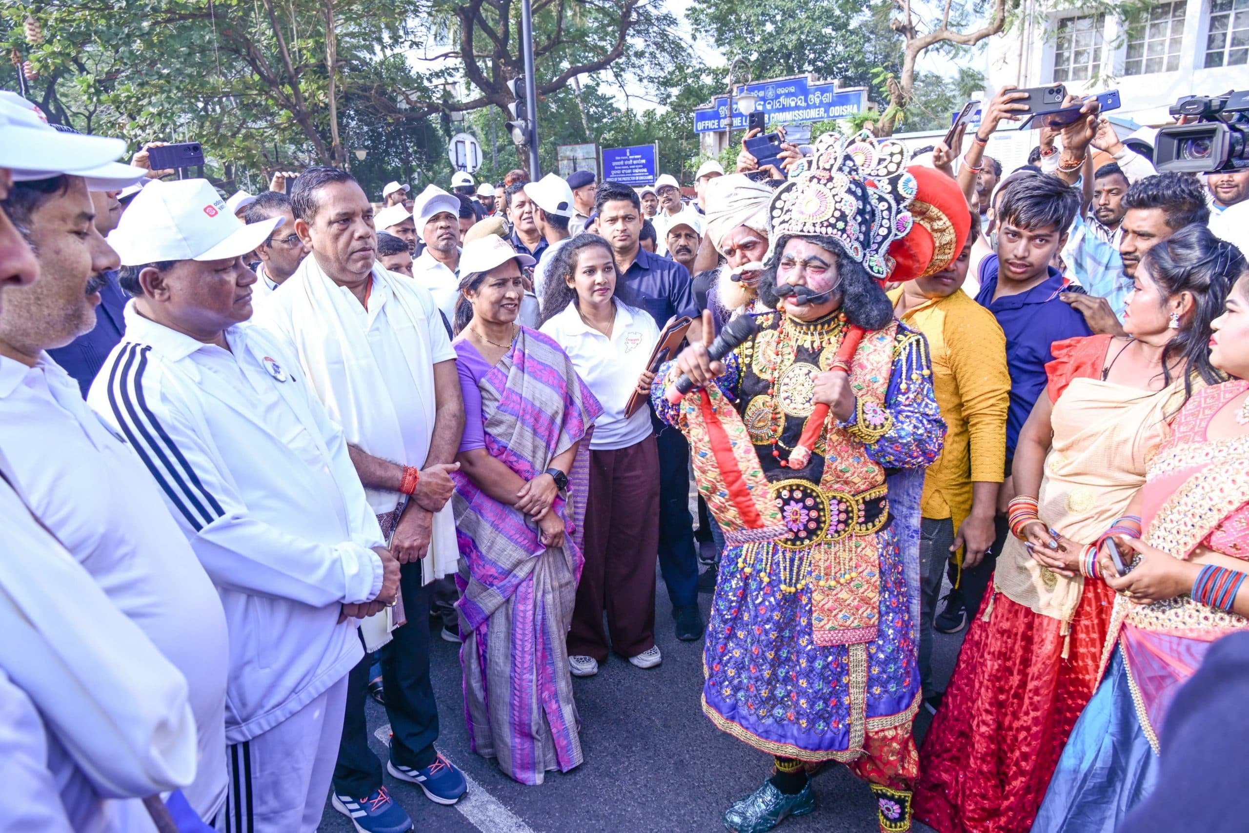 Bhubaneswar News : सड़क दुर्घटना रोकने के लिए बसों में लगेंगे स्मार्ट डिवाइस: मुख्यमंत्री