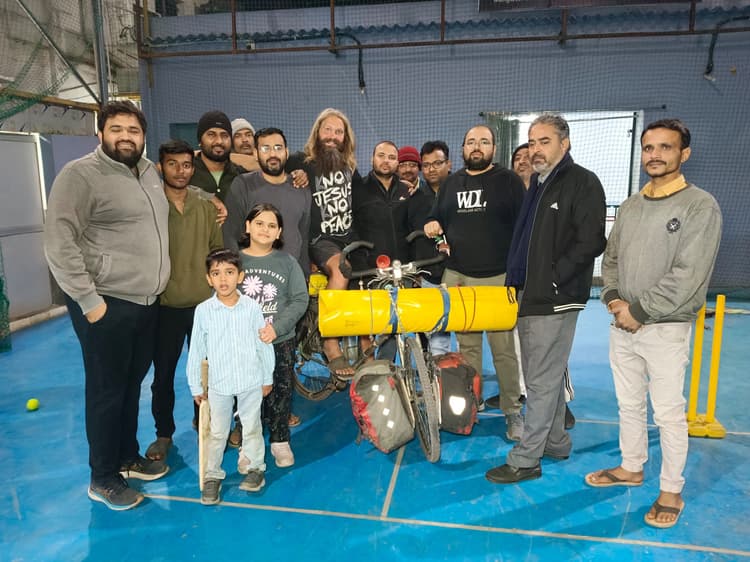 Jamshedpur news. जर्मनी से साइकिल यात्रा पर निकले मैक्स जमशेदपुर, जगन्नाथ धाम के लिए आज होंगे रवाना