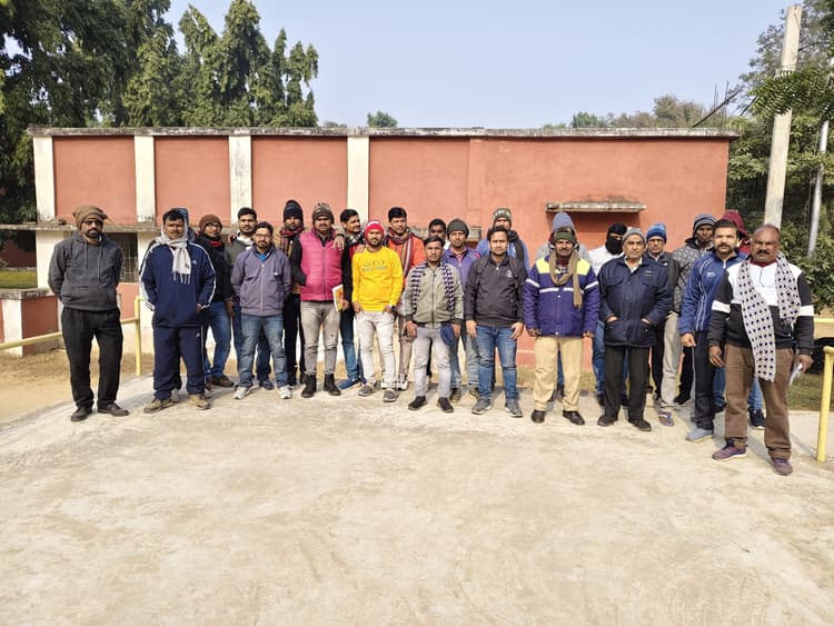 Munger news : आउटसोर्सिंग कर्मियों की हड़ताल पर विश्वविद्यालय प्रशासन मौन