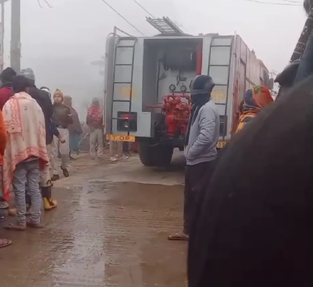 गावपुर में गोदाम में लगी आग, झुलस कर मालिक के पुत्र की मौत