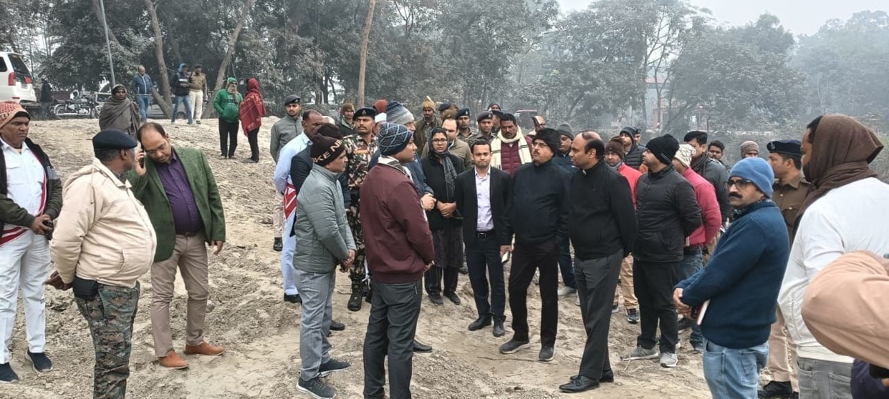 मुख्यमंत्री के दौरे को लेकर डीएम ने हेलिपैड निर्माण का लिया जायजा
