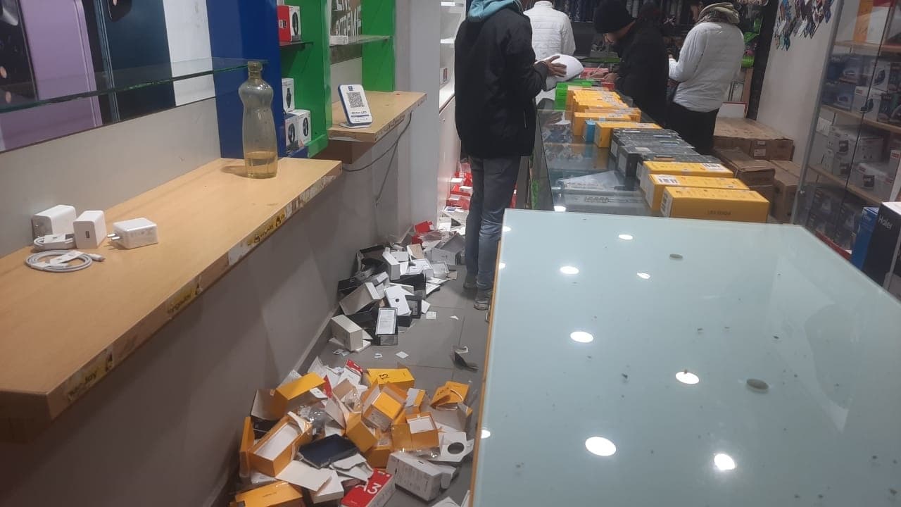 मोबाइल दुकान में हुई 25 लाख रुपये के सामान की भीषण चोरी, प्राथमिकी दर्ज