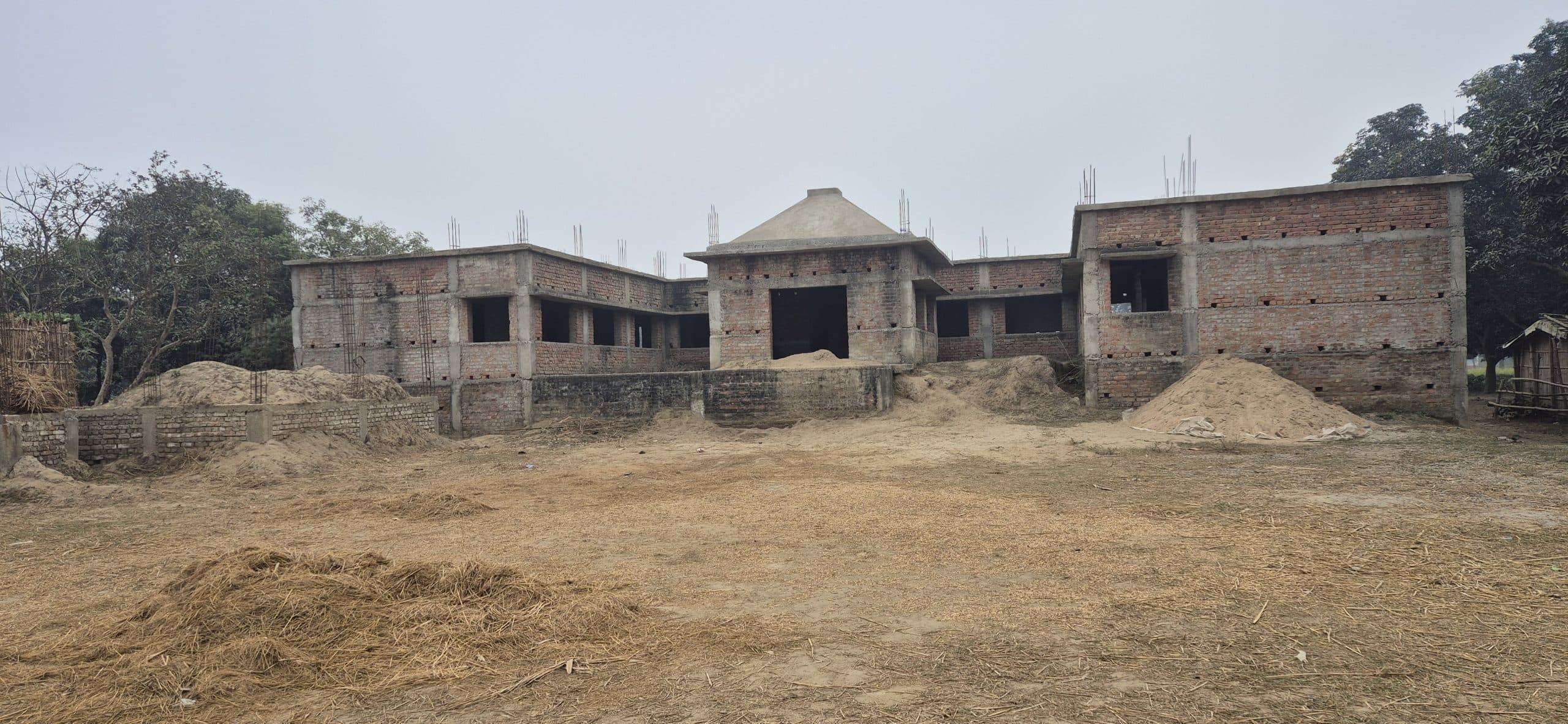 पंचायत के विकास के लिए बने पंचायत सरकार भवन अभी तक है अविकसित