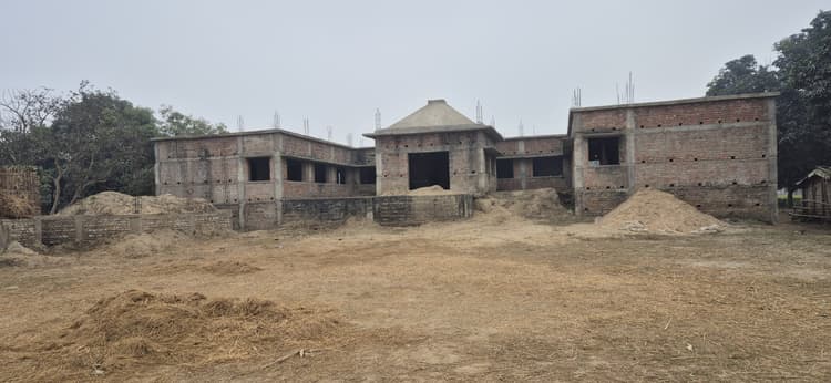 पंचायत के विकास के लिए बने पंचायत सरकार भवन अभी तक है अविकसित