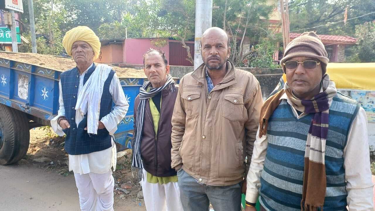 Deoghar News : श्रद्धालुओं के बस से 1.75 लाख रुपये व सामान चोरी