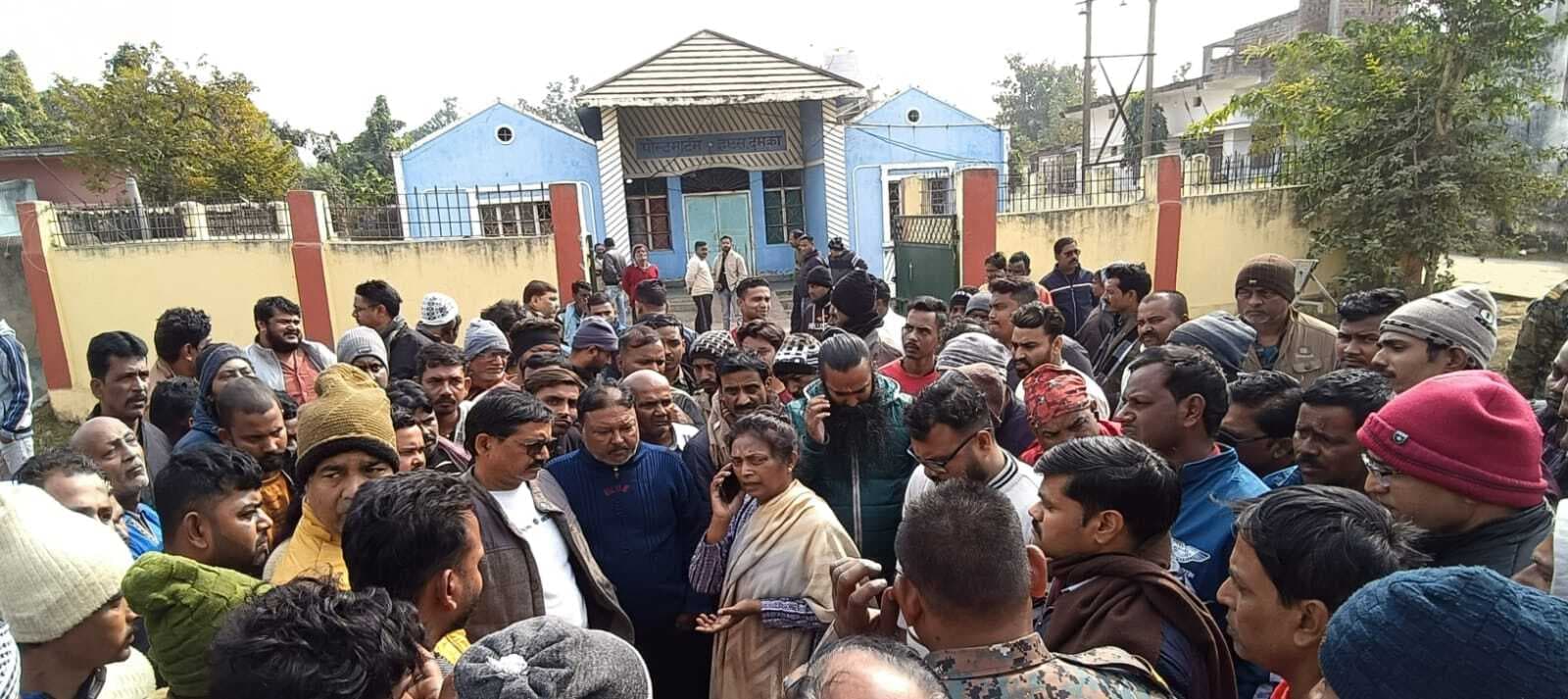 बेटी महक ने दी मम्मी-पापा और बहन के शव को मुखाग्नि