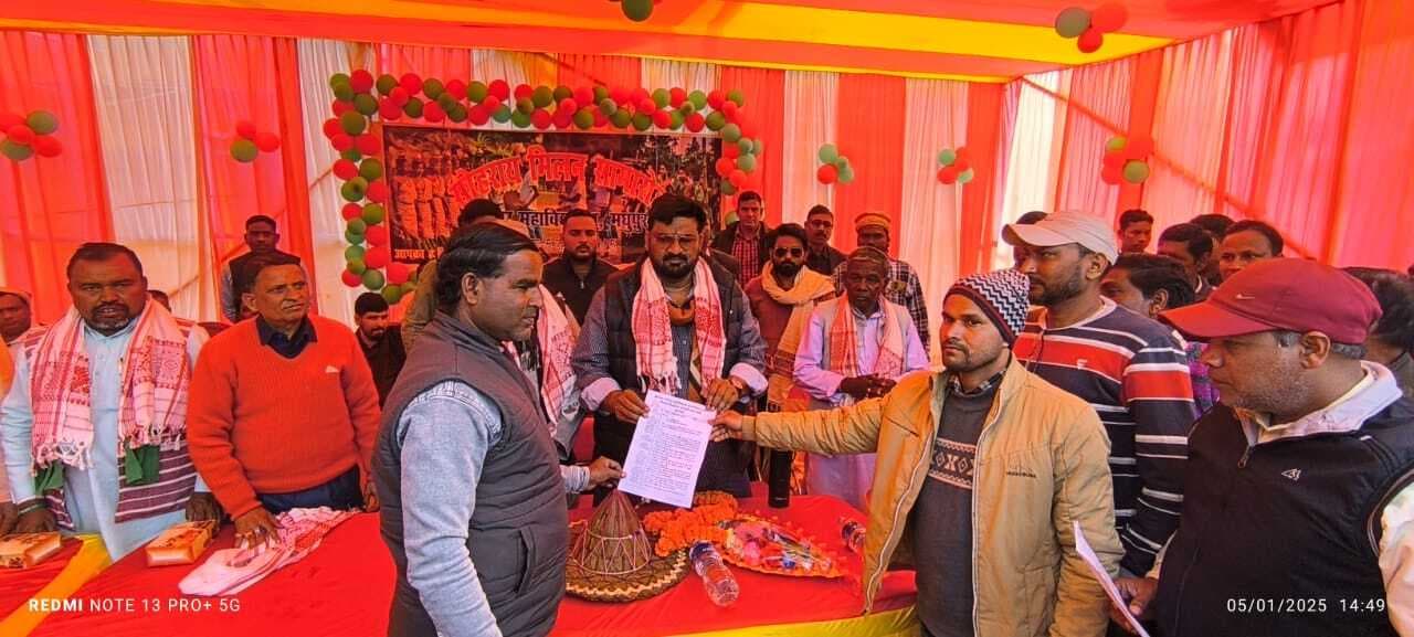 इंटरमीडिएट कर्मचारी संघ ने मंत्री को मांगों को लेकर सौंपा ज्ञापन