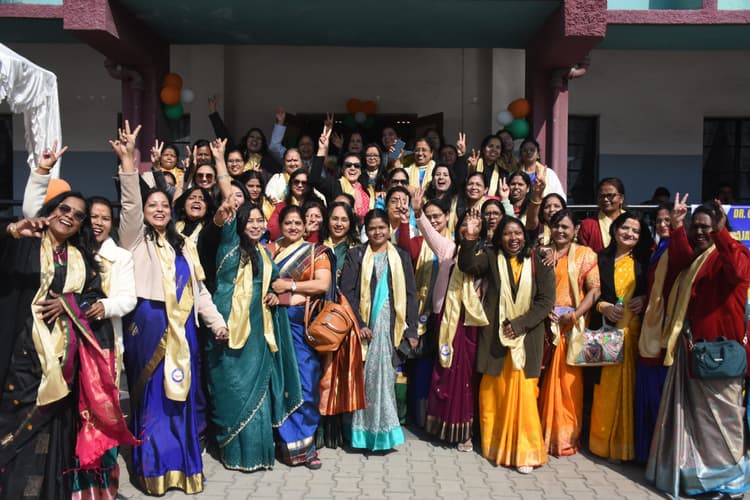 ranchi news : उर्सुलाइन एलुमिनी मीट में जुटीं पूर्ववर्ती छात्राएं, पुराने दिनों के जश्न में नहाया कैंपस