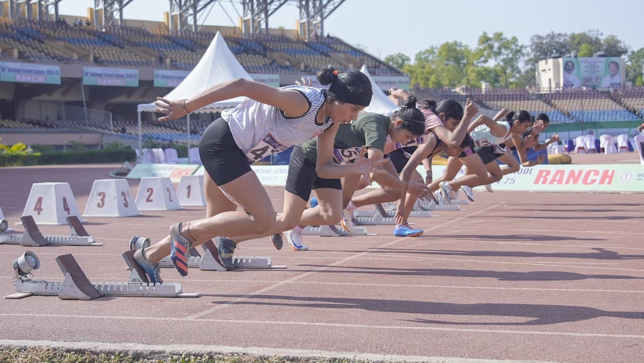 ranchi news : मोरहाबादी स्थित बिरसा मुंडा फुटबॉल स्टेडियम में 68वें नेशनल स्कूल गेम्स का आगाज