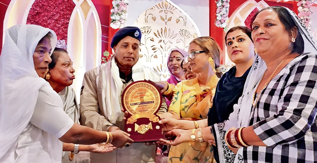 Dhanbad News: आतिथ्य से गदगद हैं महाधिवेशन में आये किन्नर, बरसा रही दुआएं