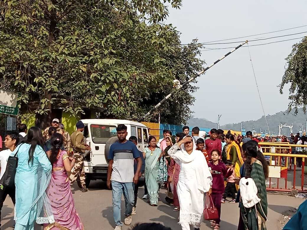 Dhanbad News: साल का पहला संडे मैथन व पंचेत डैम सैलानियों से पटा