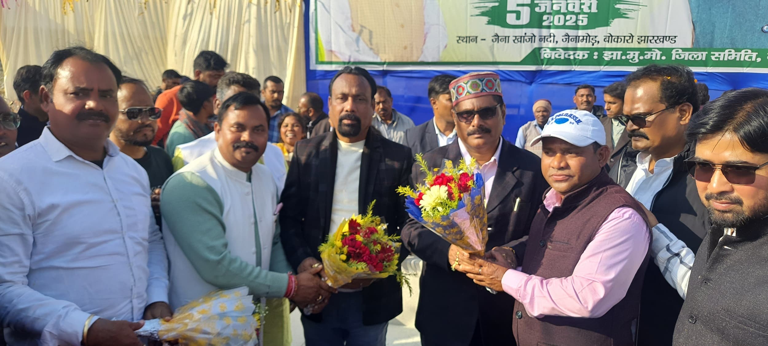 Bokaro News :अधिकारियों को जनता का कार्य करना होगा : योगेंद्र