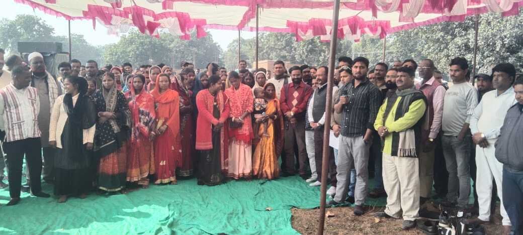 डस्ट से त्रस्त ग्रामीणों ने दी सड़क जाम की चेतावनी