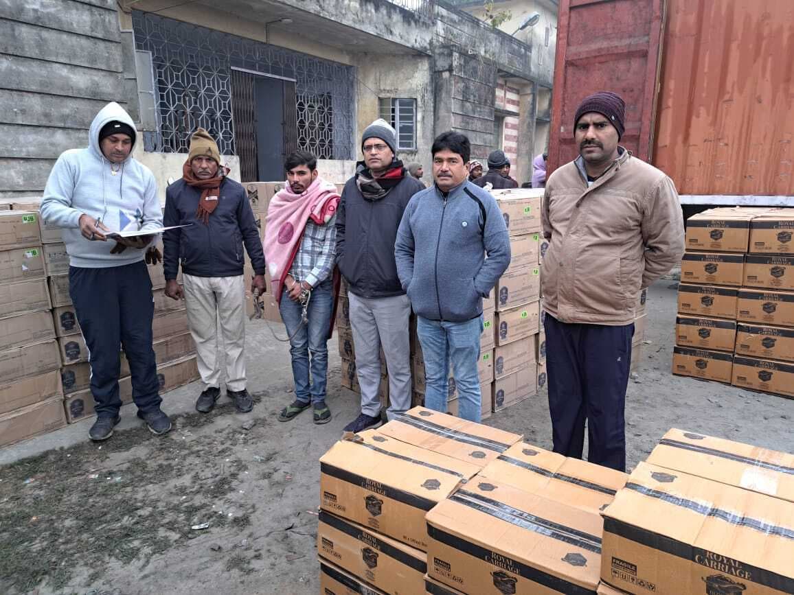 Gaya News : समेकित जांच चौकी से 50 लाख की शराब के साथ एक गिरफ्तार