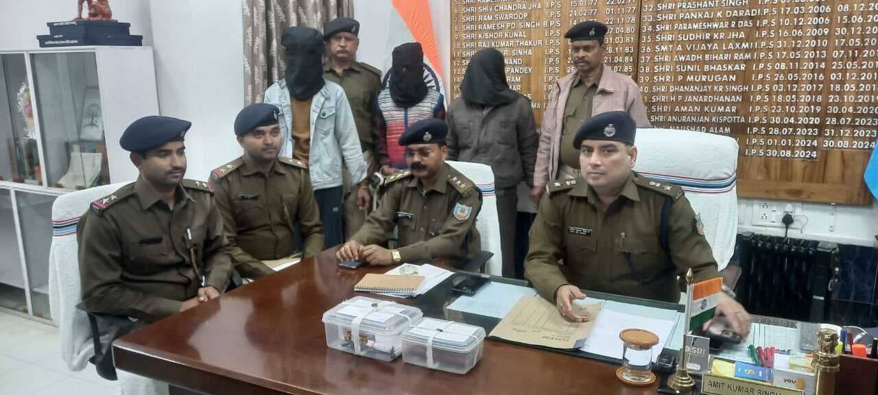 नवल हत्याकांड में अधिवक्ता समेत तीन अभियुक्त गिरफ्तार, वारदात में प्रयुक्त कट्टा व कारतूस जब्त