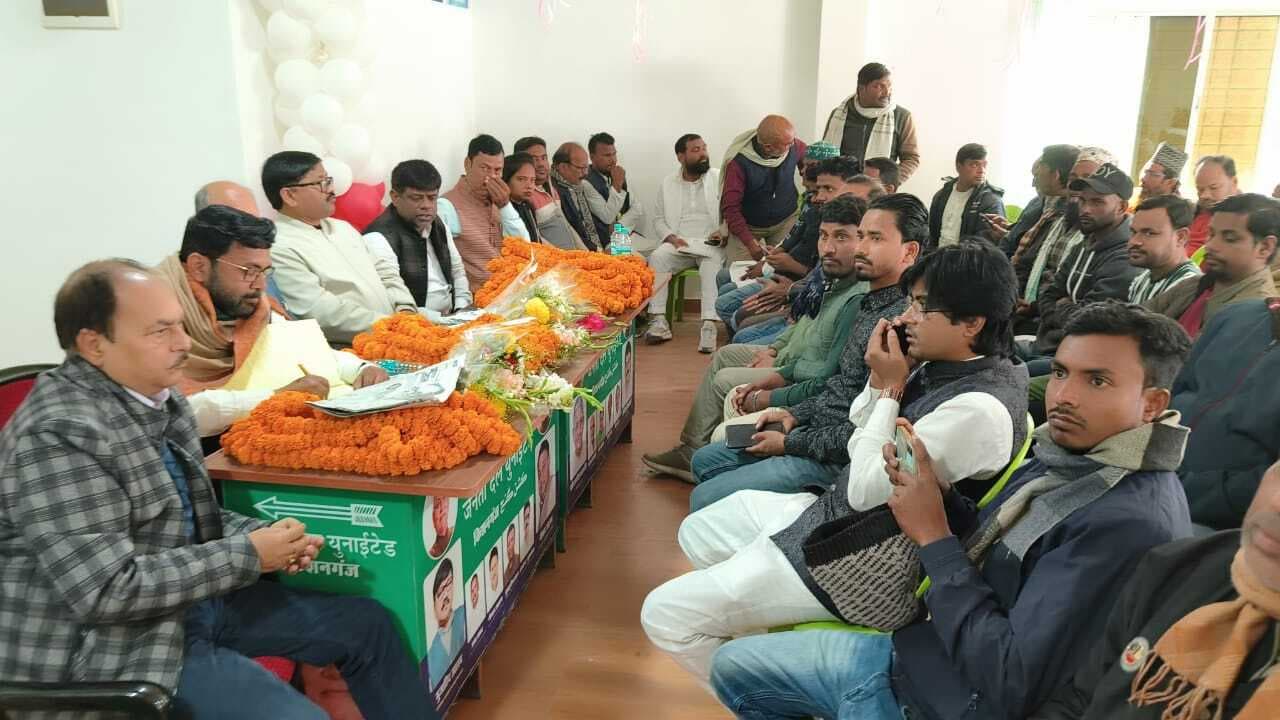 अल्पसंख्यक प्रकोष्ठ जिला कार्यकर्ता सम्मेलन में जिलाध्यक्ष ने मनोनयन पत्र का किया वितरण