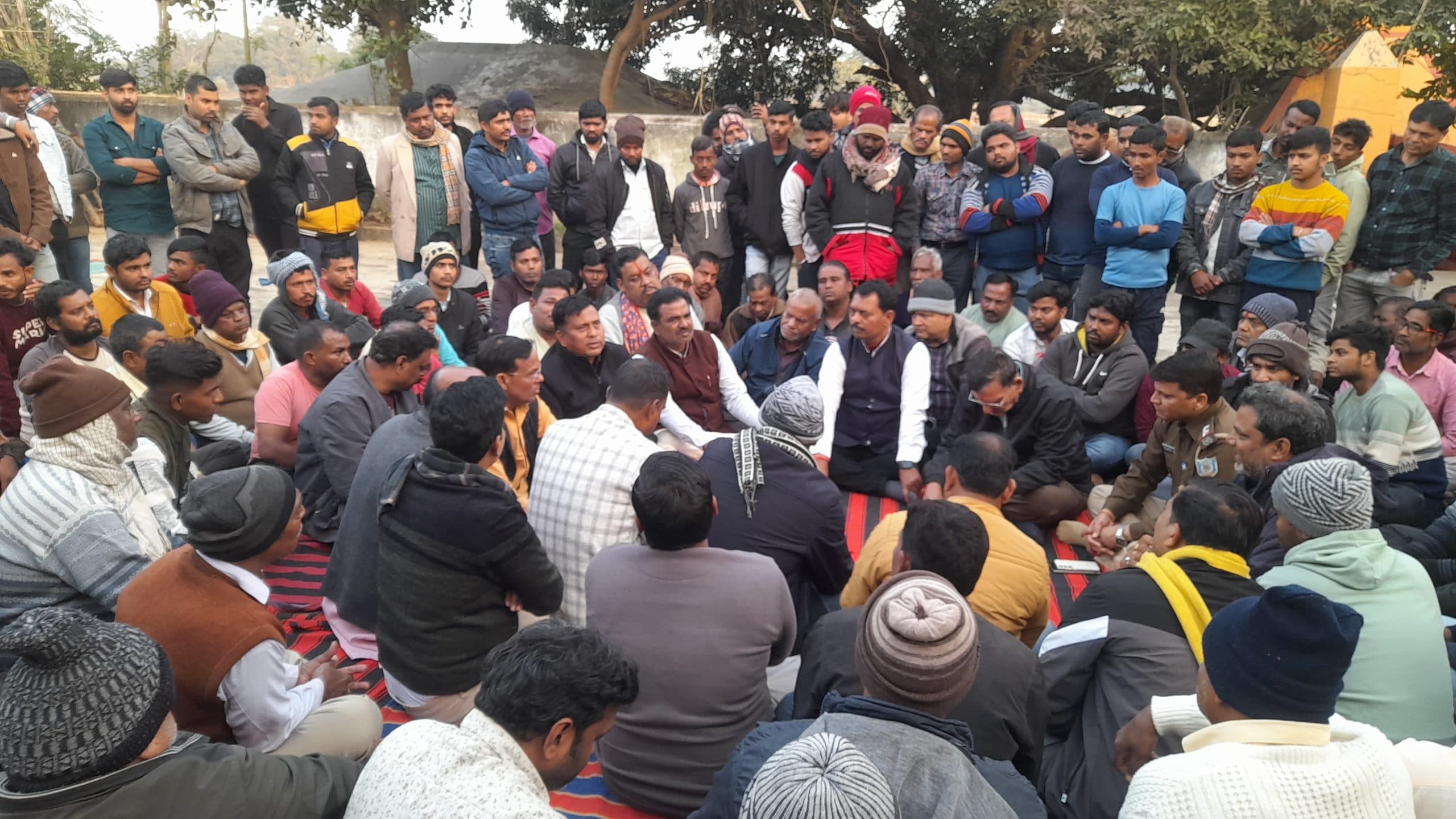 Giridih News: धनवारवासियों ने बाजार बंद व प्रतिवाद मार्च निकालने की घोषणा वापस ली