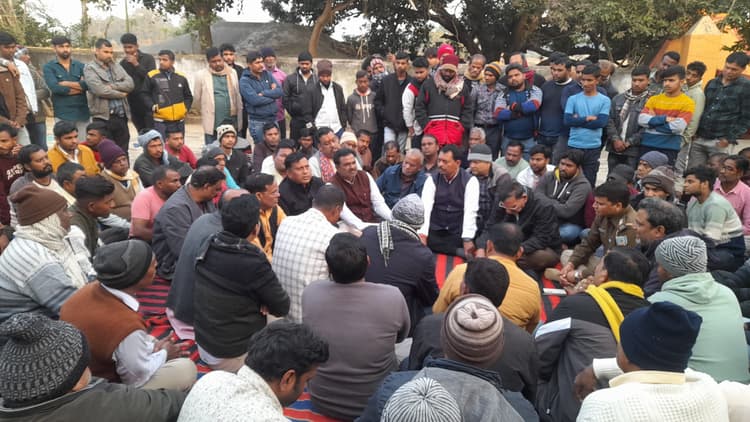 Giridih News: धनवारवासियों ने बाजार बंद व प्रतिवाद मार्च निकालने की घोषणा वापस ली