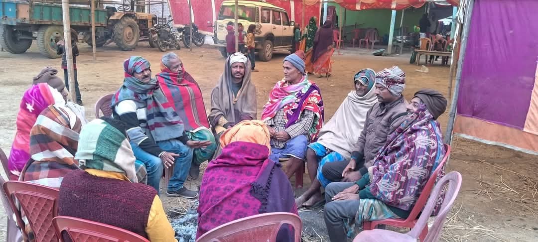 पछुआ हवा से बढ़ी कनकनी, दुबके रहे लोग, वाहनों की रफ्तार हुई धीमी