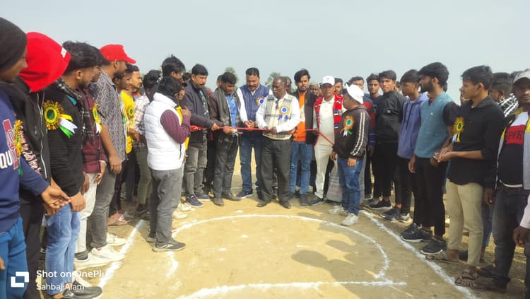 चांदशहर में तीन दिवसीय क्रिकेट टूर्नामेंट का शुभारंभ