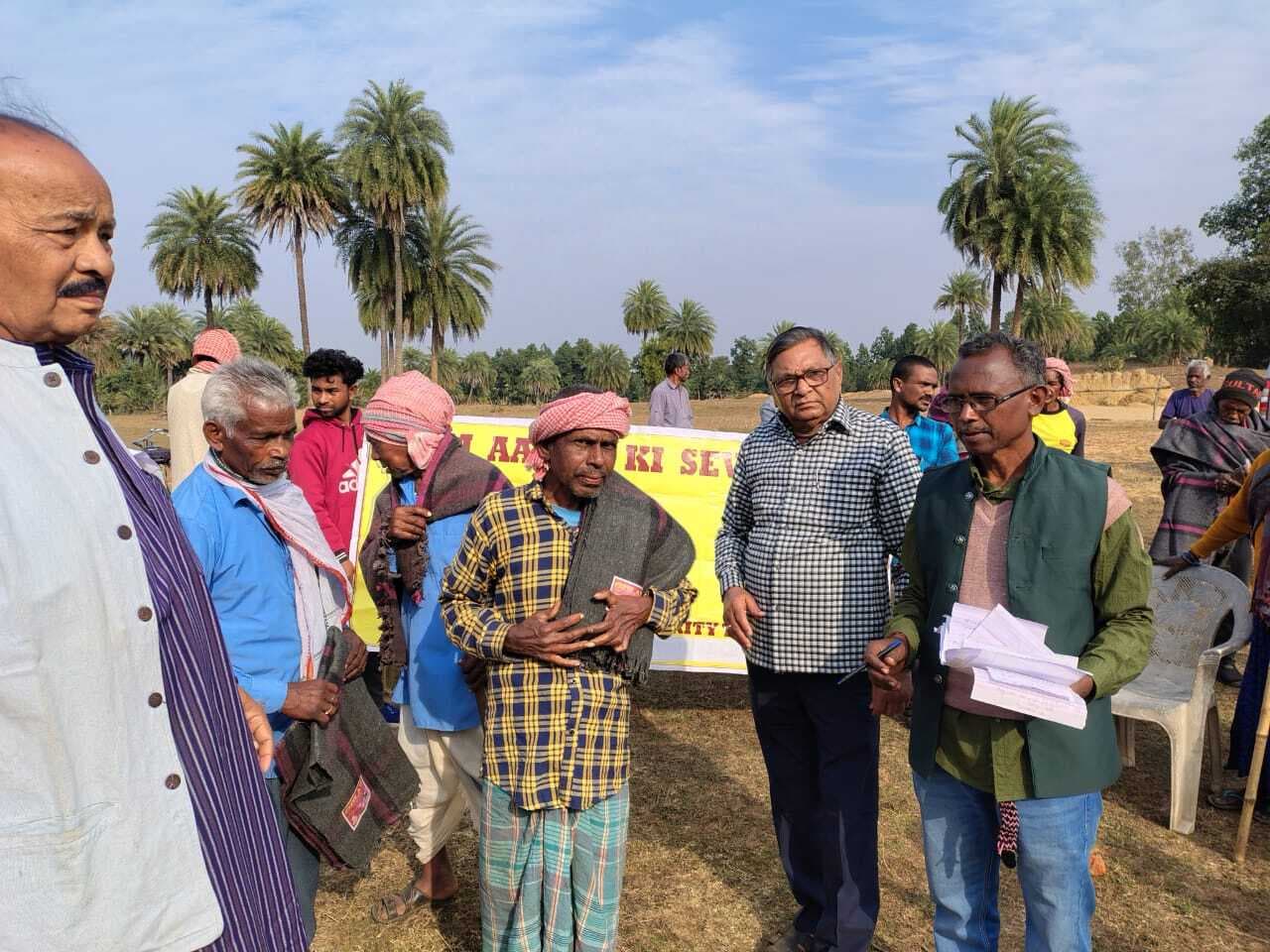 जरूरतमंदों के बीच हुआ कंबल का वितरण