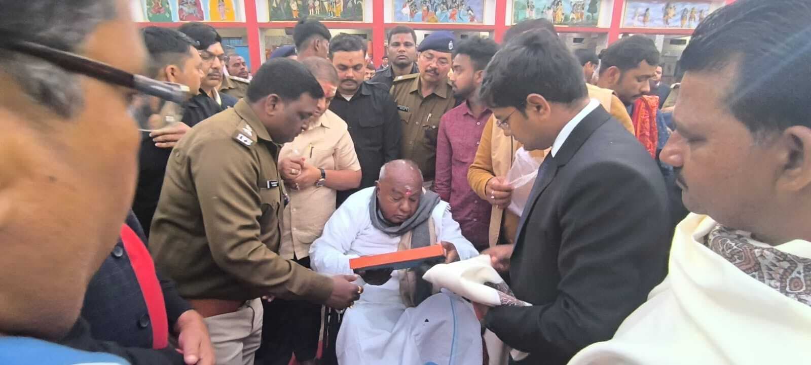 पूर्व प्रधानमंत्री एचडी देवगौड़ा ने की फौदारीनाथ की पूजा