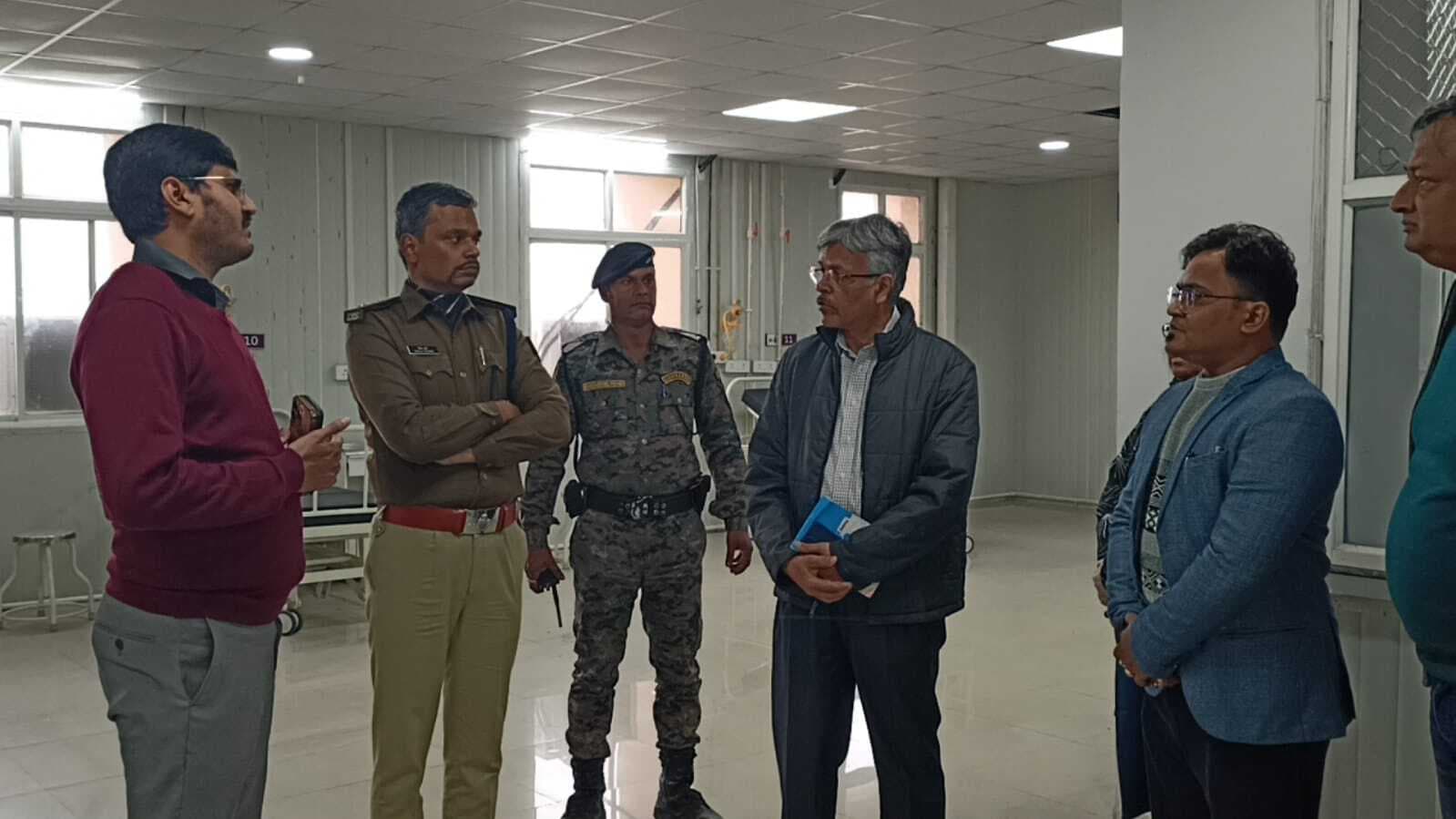 सदर अस्पताल में 42 वार्ड के बने पीकू वार्ड को चालू करने का डीएम ने दिया निर्देश