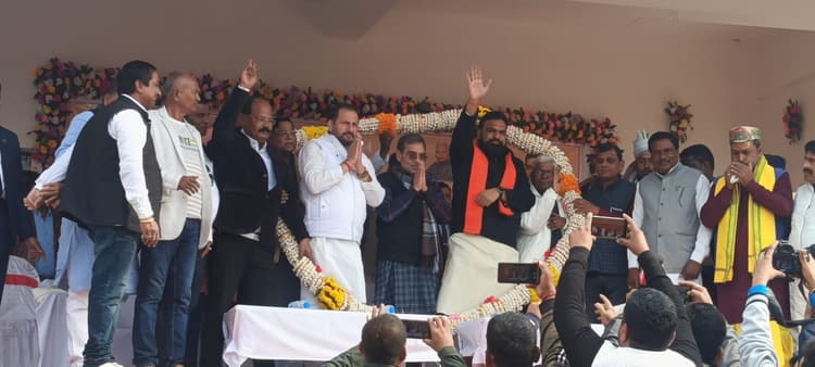 वीरपुर हवाई अड्डा से शीघ्र उड़ान भरने लगेगा घरेलू विमान : डिप्टी सीएम