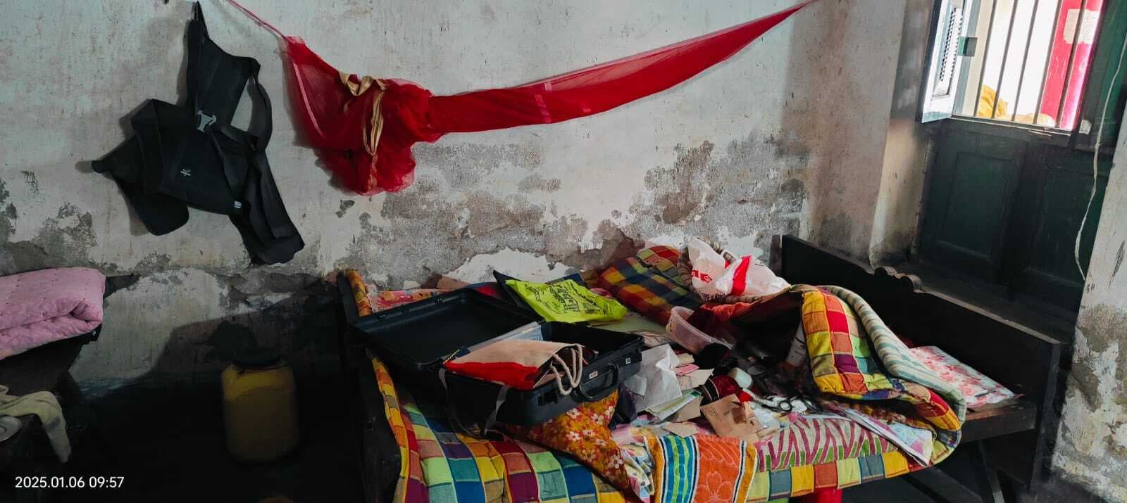 एक ही रात चोरों ने पांच घरों को बनाया निशाना