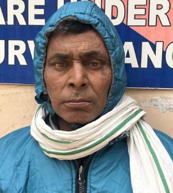 पांच लीटर देसी शराब के साथ धंधेबाज गिरफ्तार