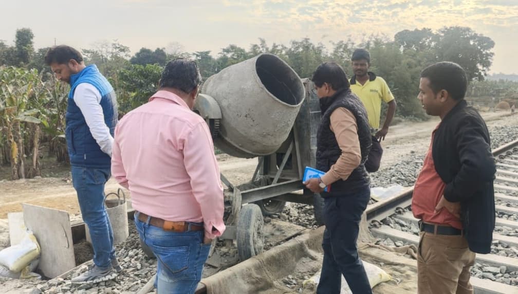 ठाकुरगंज-अररिया रेलखंड के विद्युतीकरण कार्य में बड़े पैमाने पर अनियमितता बरतने का आरोप, पदाधिकारियों ने की जांच