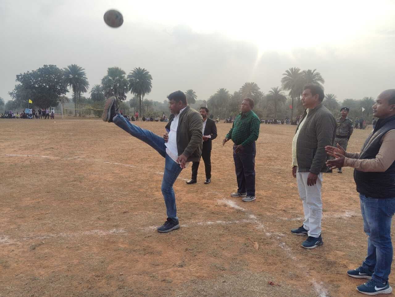 फुटबॉल टूर्नामेंट में गुलाबनगर की टीम बनी चैंपियन