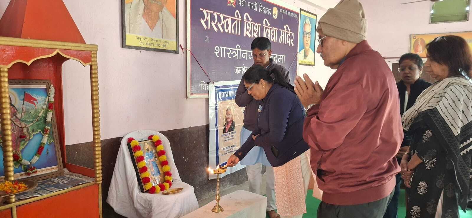 Jamshedpur News : सरस्वती शिशु विद्या मंदिर में मनायी गयी गुरु गोविंद सिंह जयंती