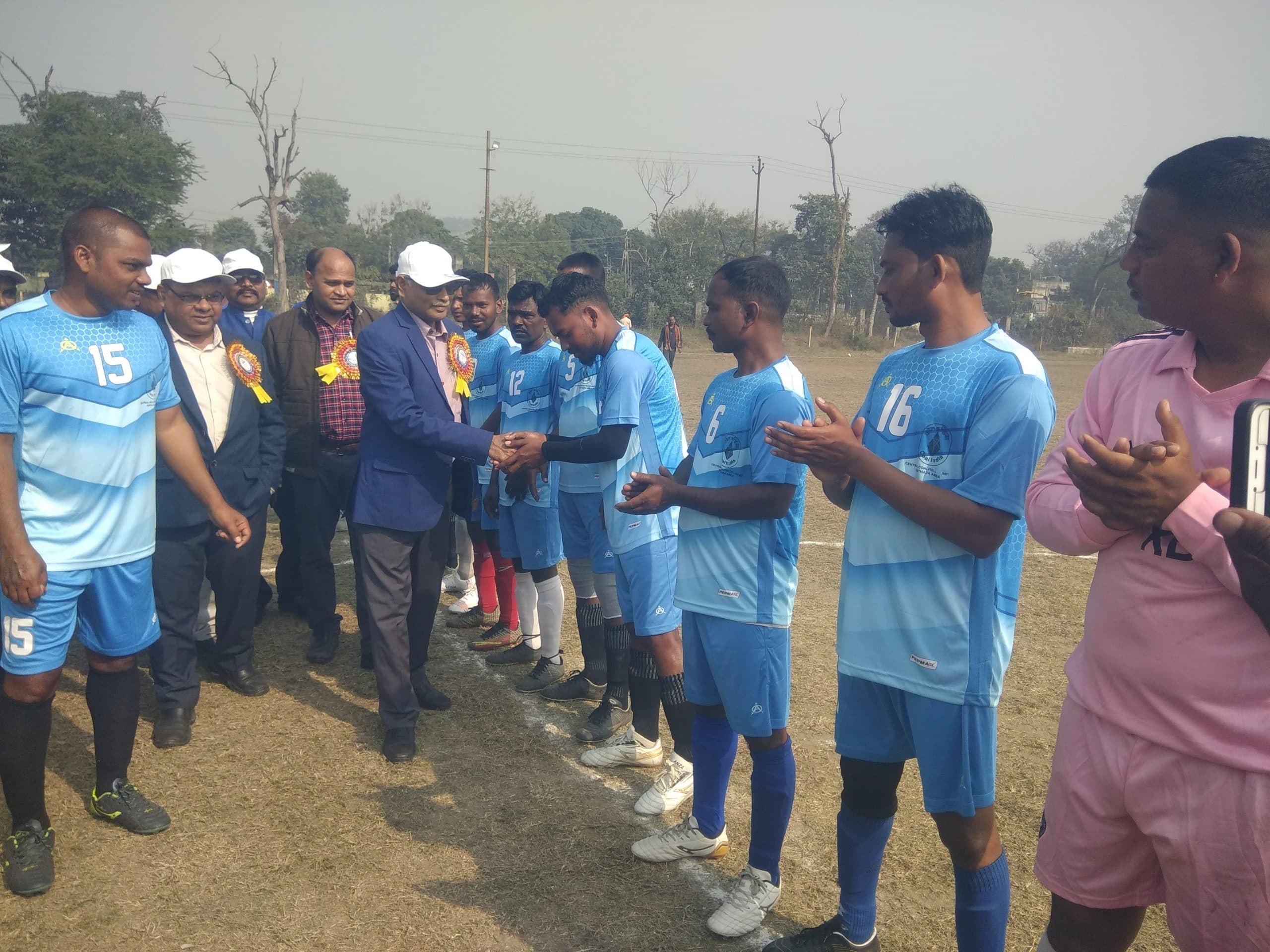 Bokaro News : कथारा में सीसीएल अंतर क्षेत्रीय फुटबॉल टूर्नामेंट प्रतियोगिता शुरू